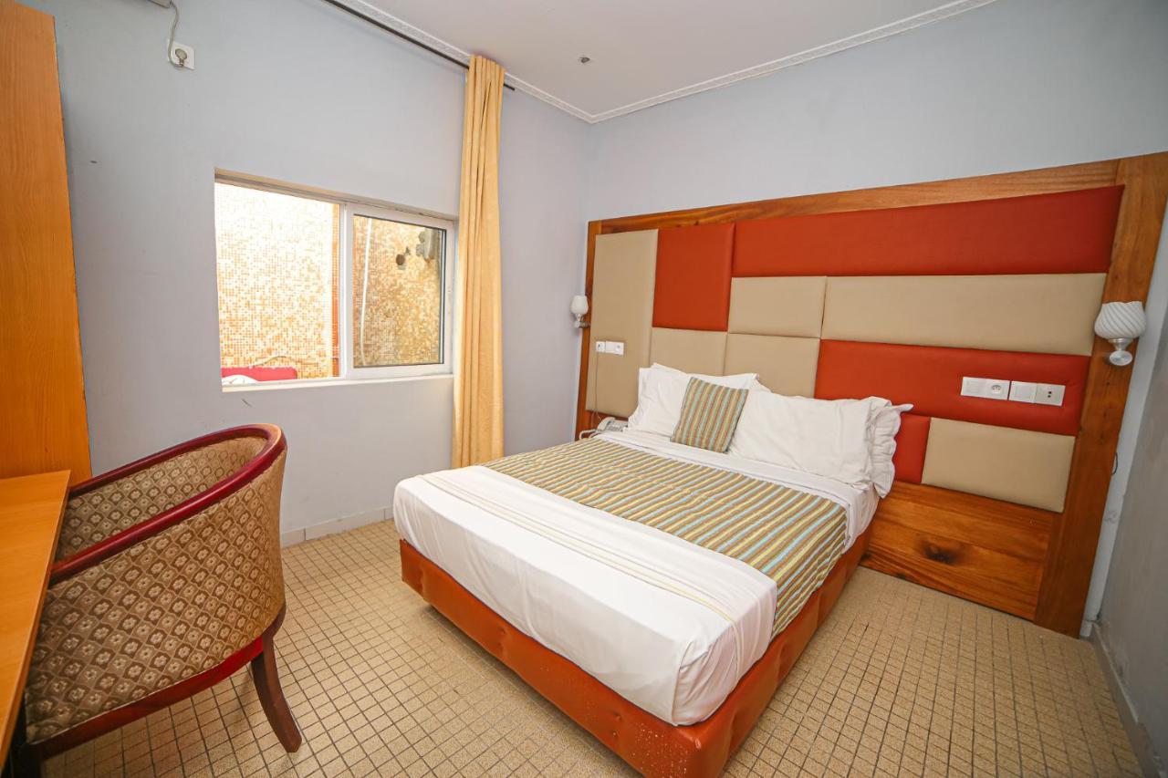 Fini Hotel Bobende Limbe Ngoại thất bức ảnh