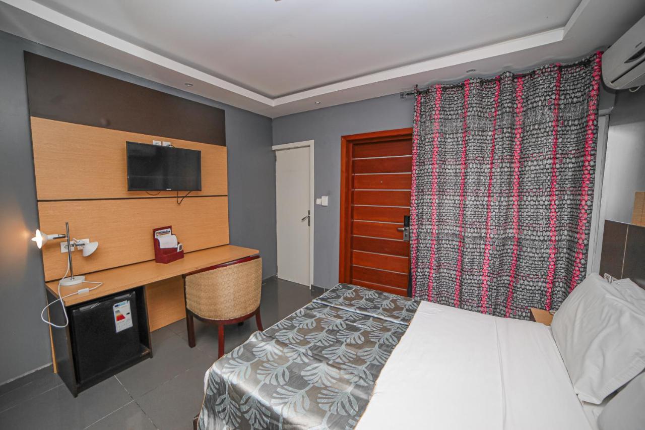 Fini Hotel Bobende Limbe Ngoại thất bức ảnh