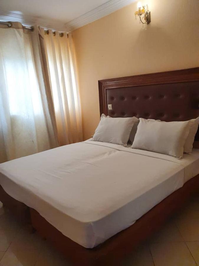 Fini Hotel Bobende Limbe Ngoại thất bức ảnh