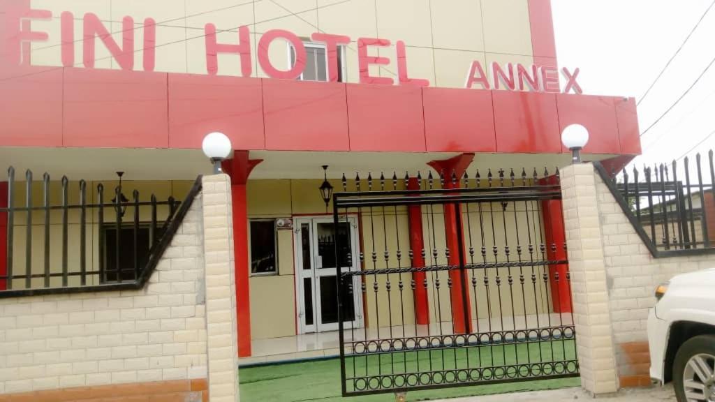 Fini Hotel Bobende Limbe Ngoại thất bức ảnh