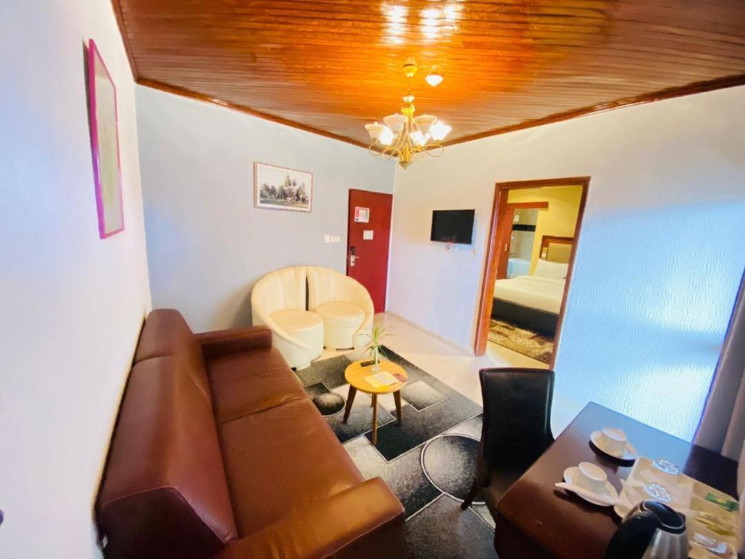 Fini Hotel Bobende Limbe Ngoại thất bức ảnh