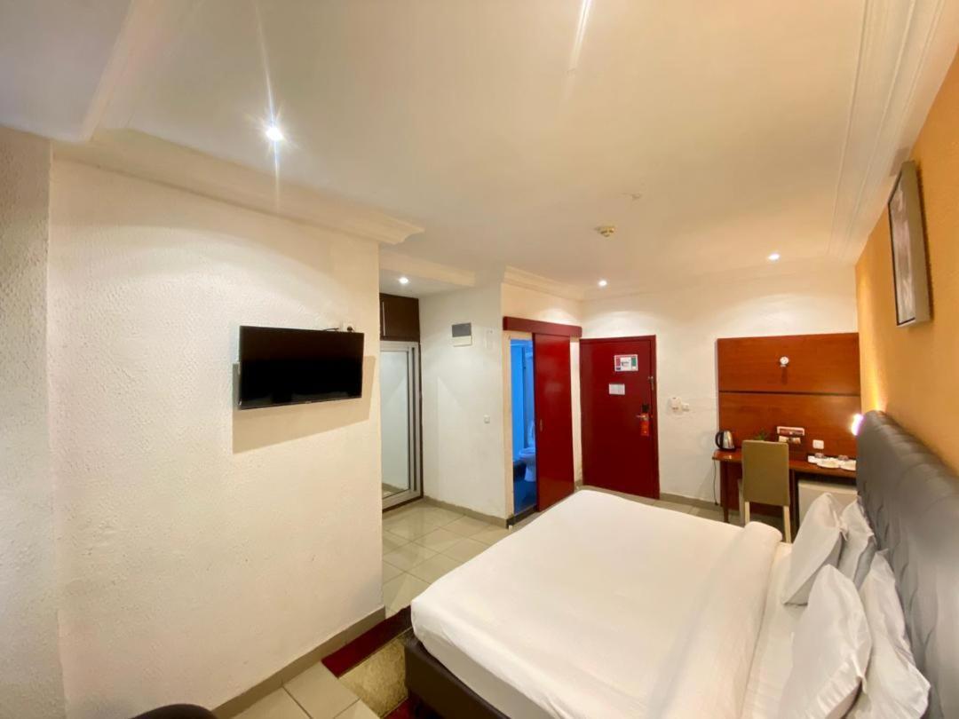 Fini Hotel Bobende Limbe Ngoại thất bức ảnh
