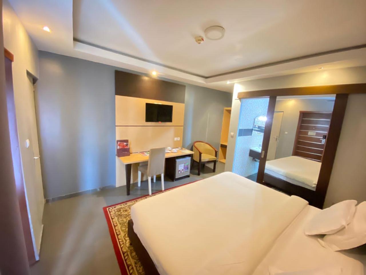 Fini Hotel Bobende Limbe Ngoại thất bức ảnh