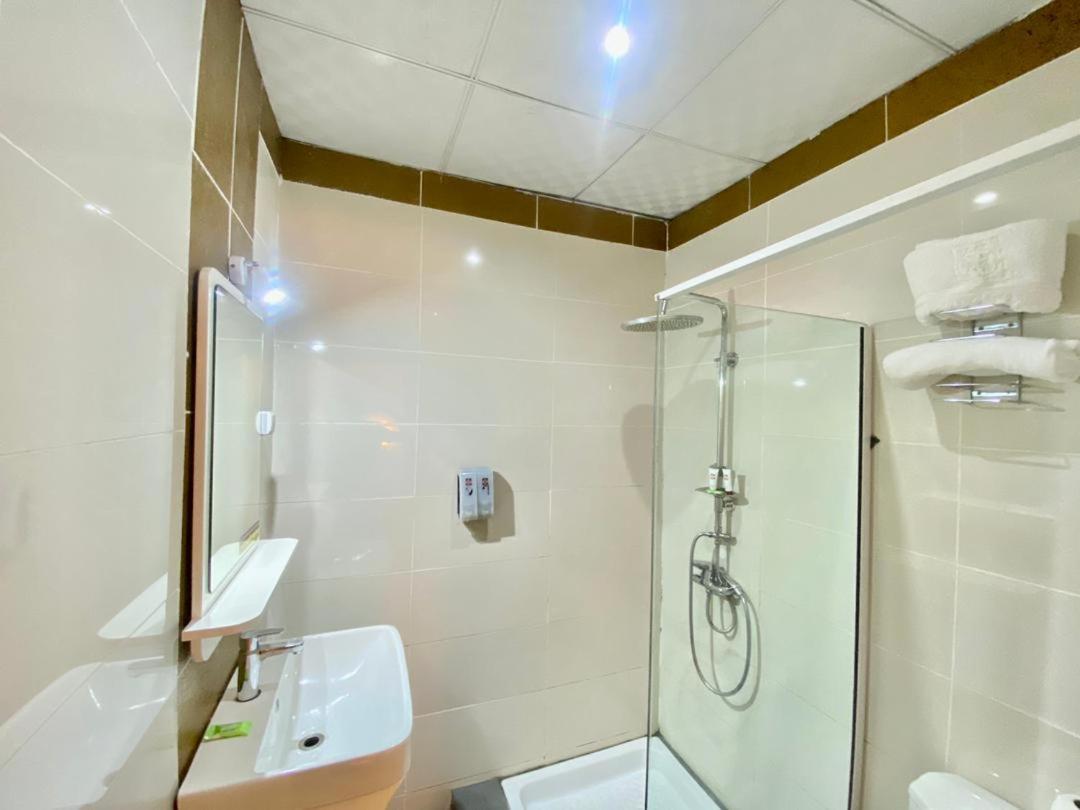Fini Hotel Bobende Limbe Ngoại thất bức ảnh