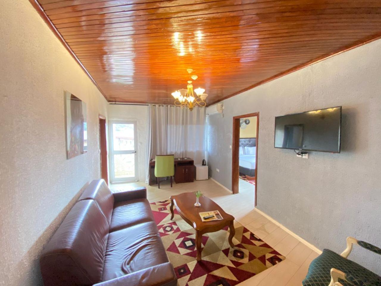 Fini Hotel Bobende Limbe Ngoại thất bức ảnh