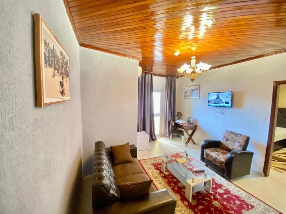 Fini Hotel Bobende Limbe Ngoại thất bức ảnh