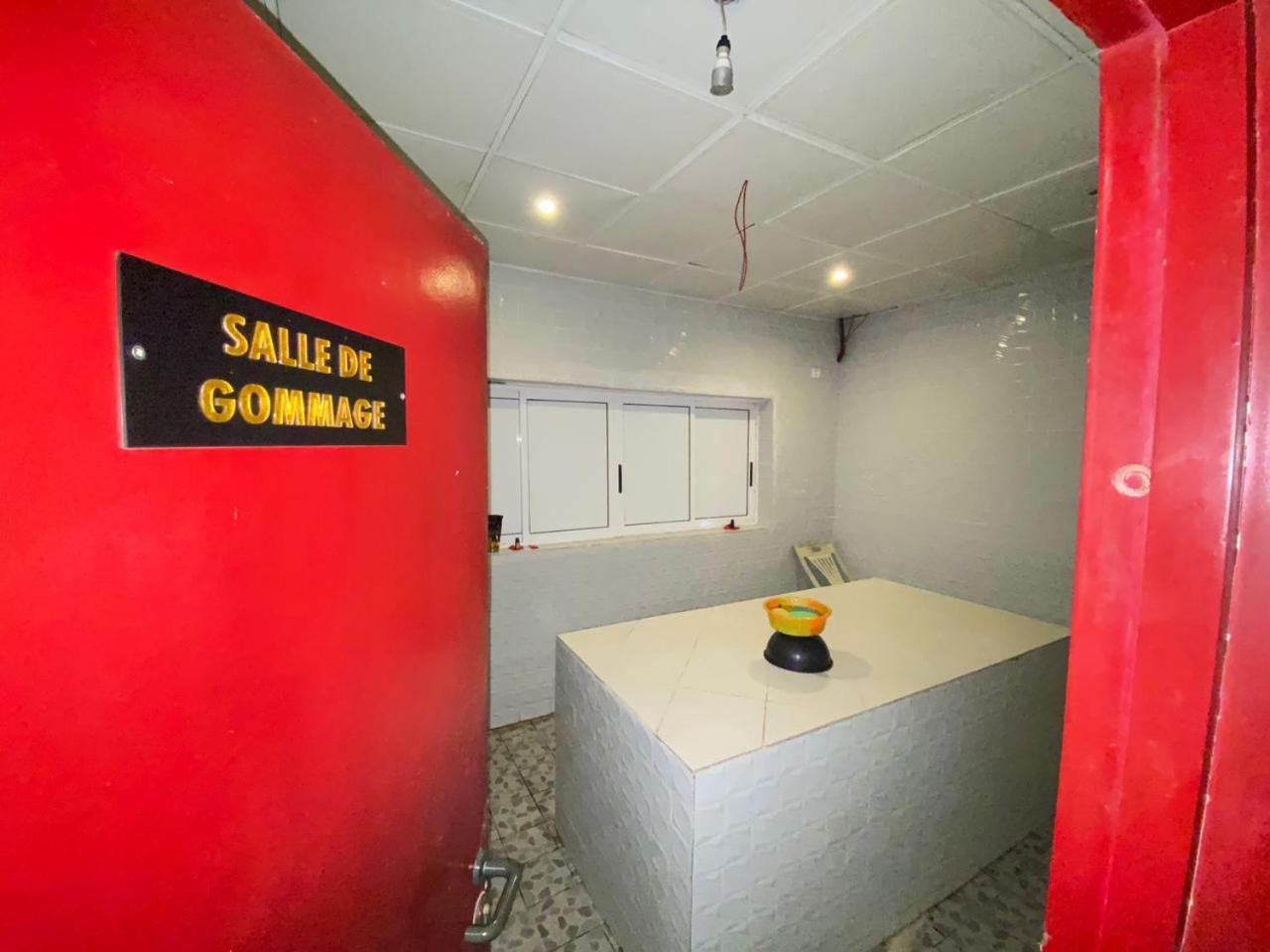 Fini Hotel Bobende Limbe Ngoại thất bức ảnh