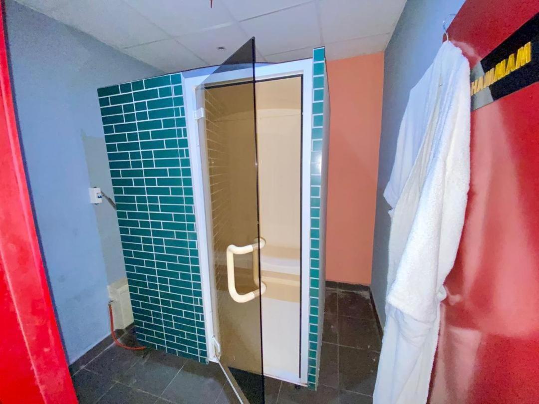 Fini Hotel Bobende Limbe Ngoại thất bức ảnh