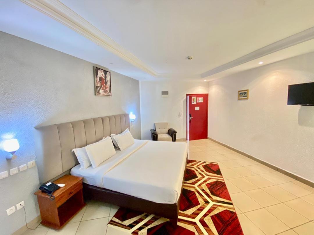 Fini Hotel Bobende Limbe Ngoại thất bức ảnh