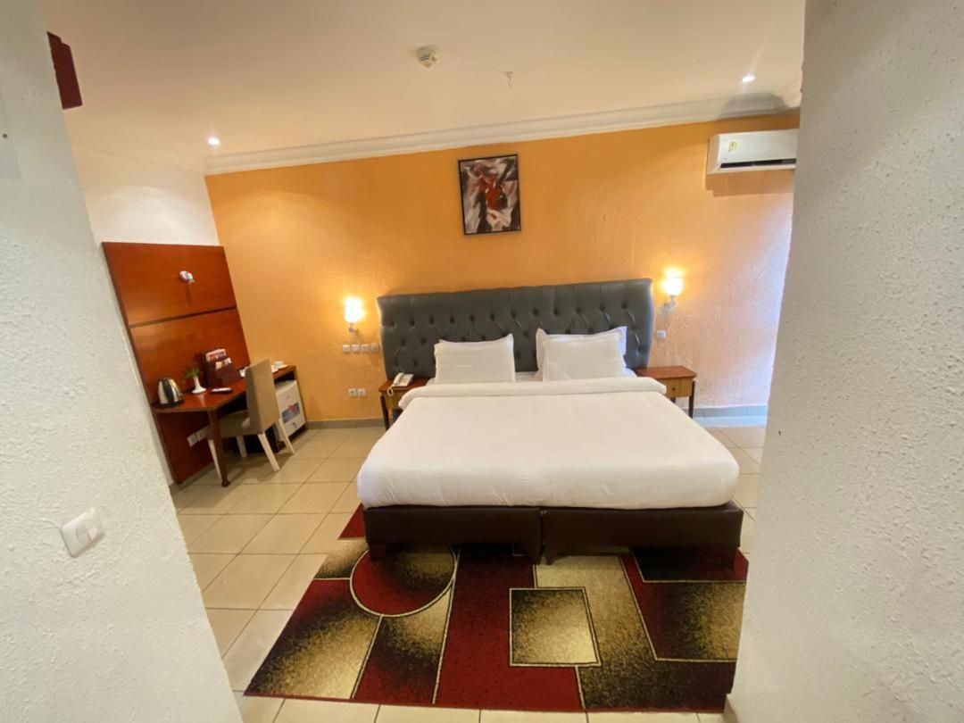 Fini Hotel Bobende Limbe Ngoại thất bức ảnh