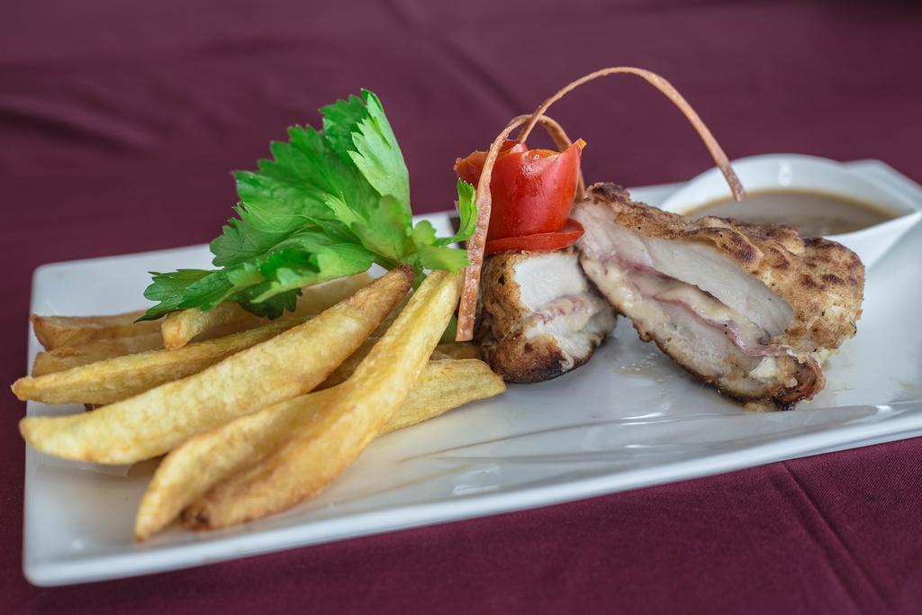 Fini Hotel Bobende Limbe Ngoại thất bức ảnh