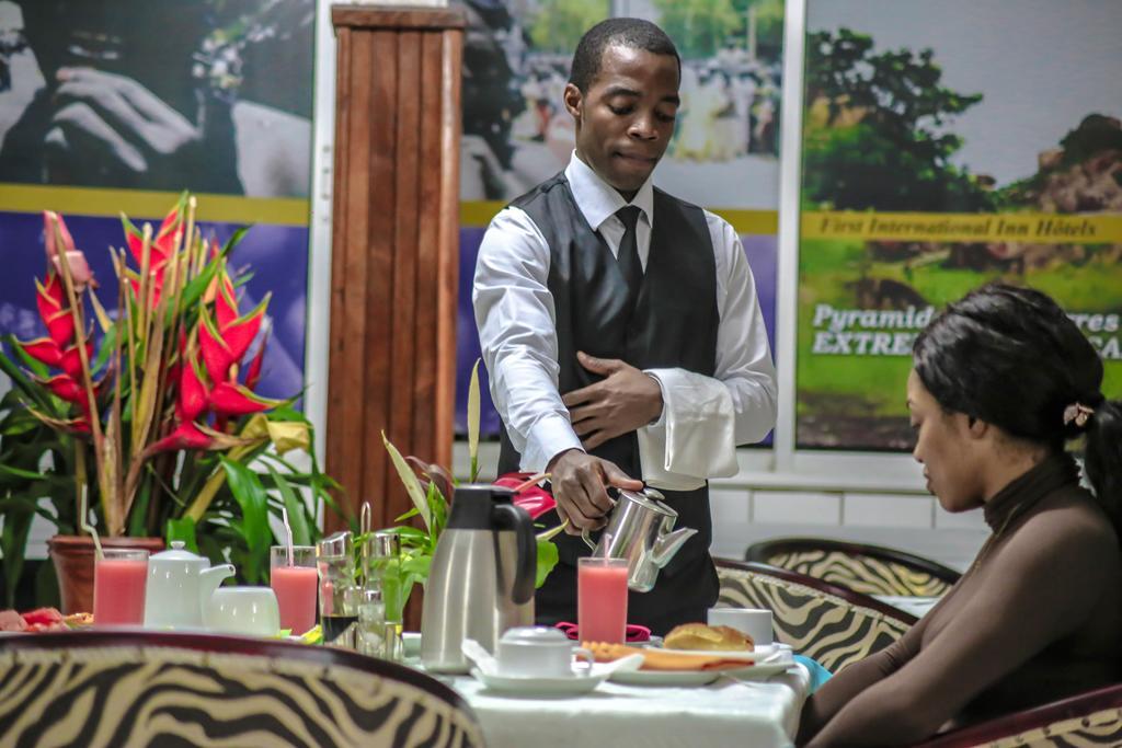Fini Hotel Bobende Limbe Ngoại thất bức ảnh