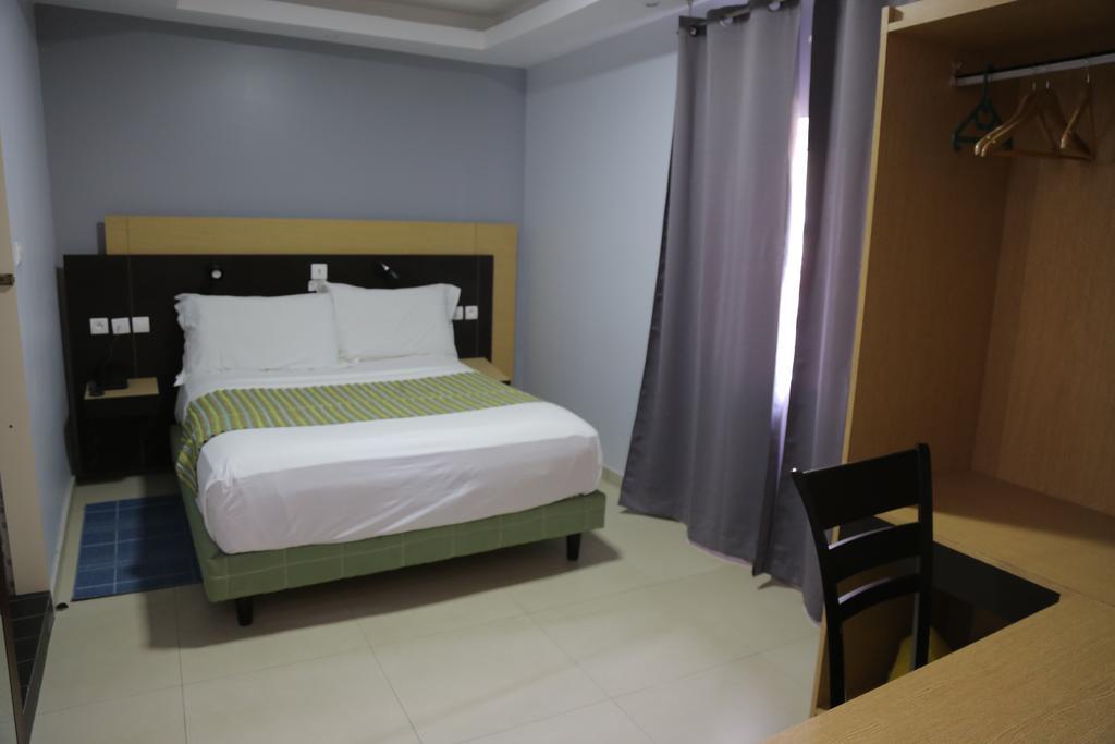 Fini Hotel Bobende Limbe Ngoại thất bức ảnh