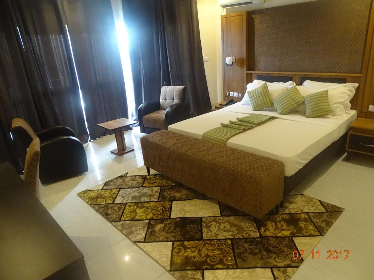 Fini Hotel Bobende Limbe Ngoại thất bức ảnh